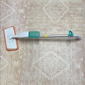 LOVEVERY Squeeze & Spray Mop - Green and White Learning Toy for Interactive Play